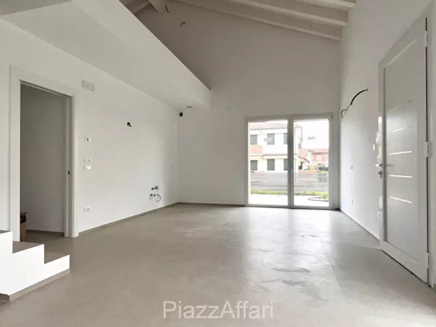 Immagine 3 di Casa bifamiliare in vendita  in Via Rovine a Campolongo Maggiore