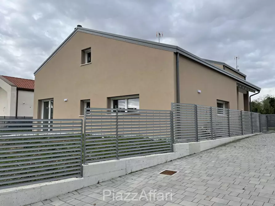 Immagine 23 di Casa bifamiliare in vendita  in Via Rovine a Campolongo Maggiore