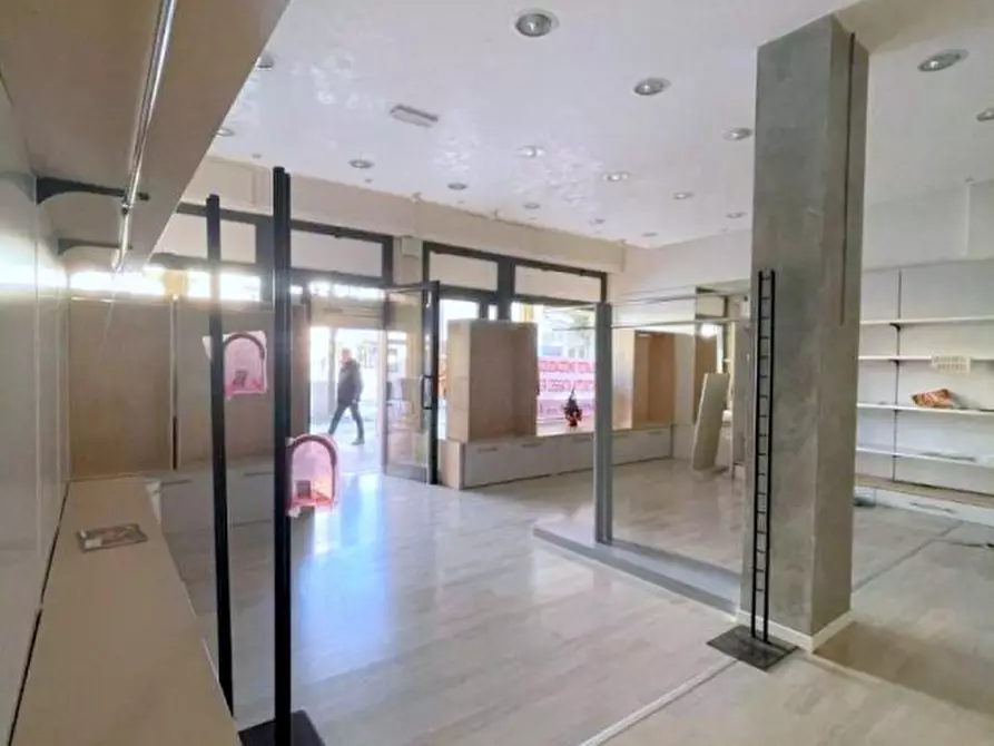 Immagine 7 di Negozio in vendita  in Piazza Carmignoto a Montegrotto Terme