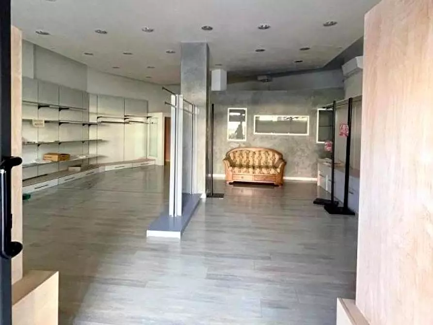 Immagine 12 di Negozio in vendita  in Piazza Carmignoto a Montegrotto Terme