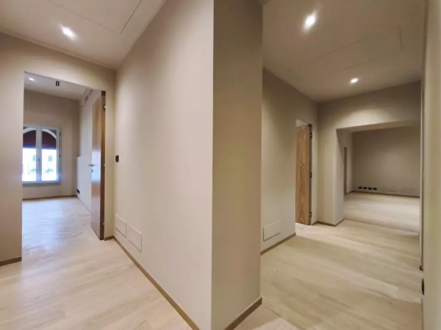 Immagine 5 di Appartamento in vendita  in via clavature a Bologna