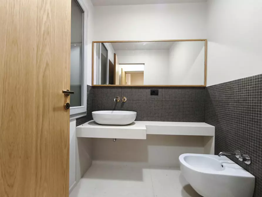 Immagine 7 di Appartamento in vendita  in via clavature a Bologna