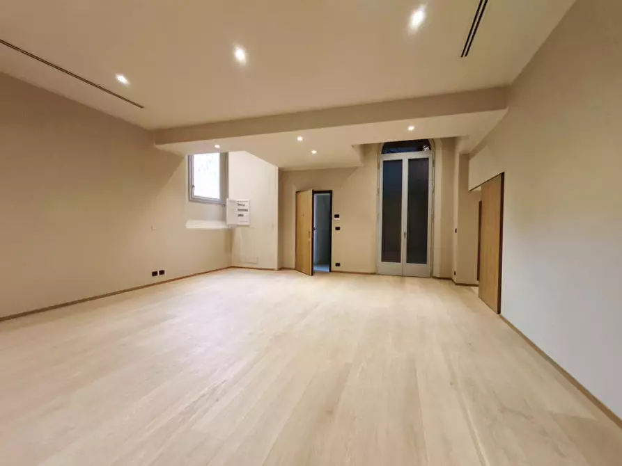 Immagine 26 di Appartamento in vendita  in via clavature a Bologna