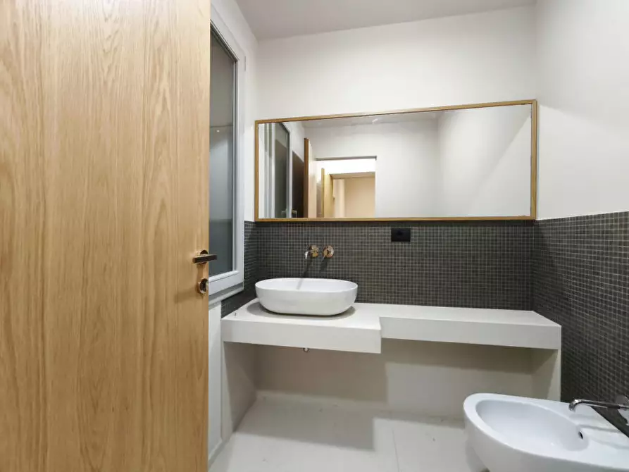 Immagine 31 di Appartamento in vendita  in via clavature a Bologna