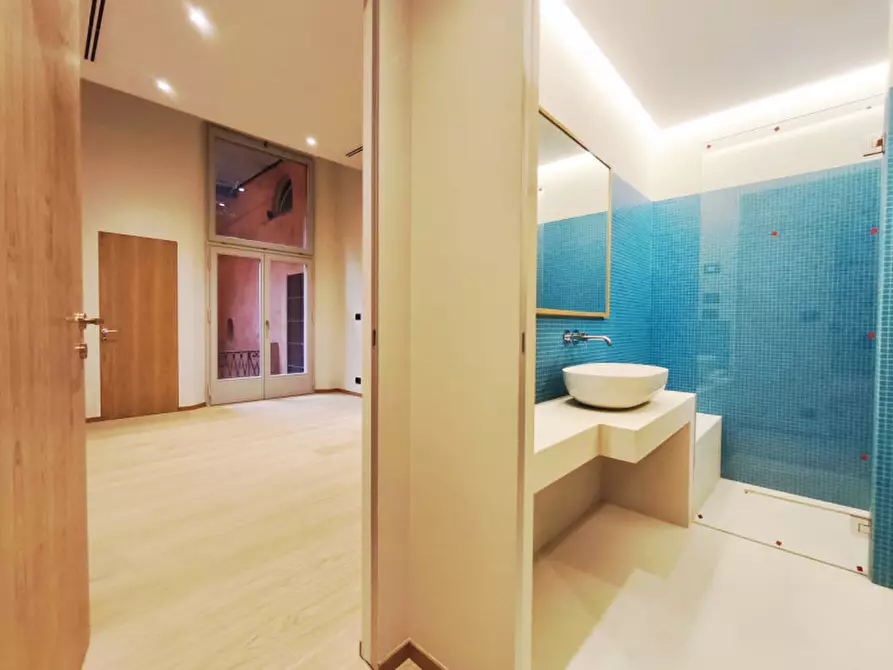 Immagine 37 di Appartamento in vendita  in via clavature a Bologna