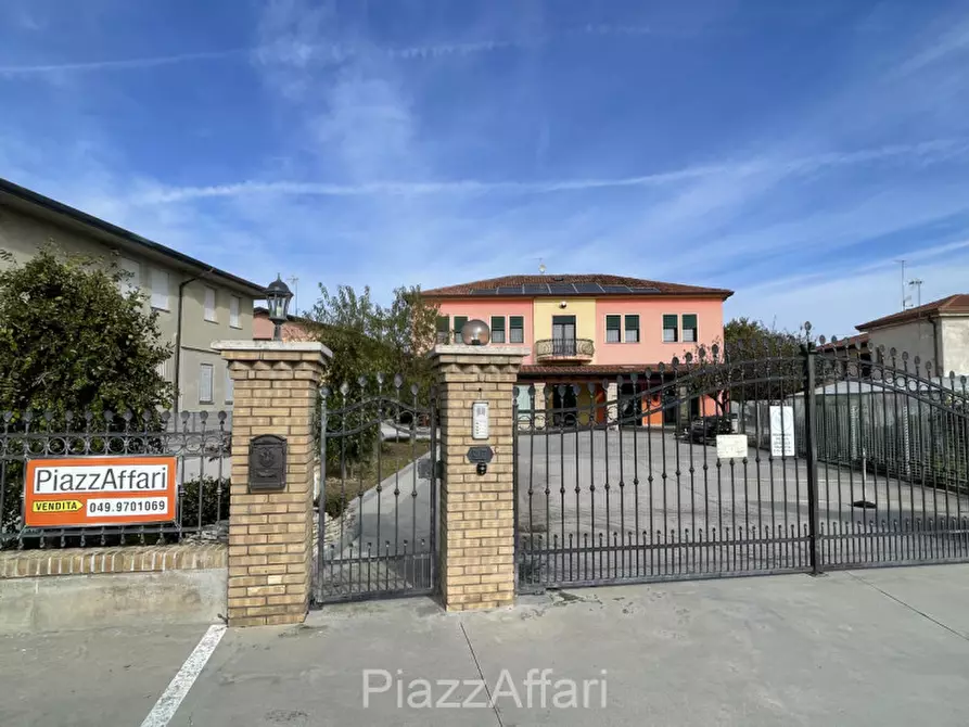 Immagine 1 di Casa indipendente in vendita  in Via Giuseppe Garibaldi a Correzzola