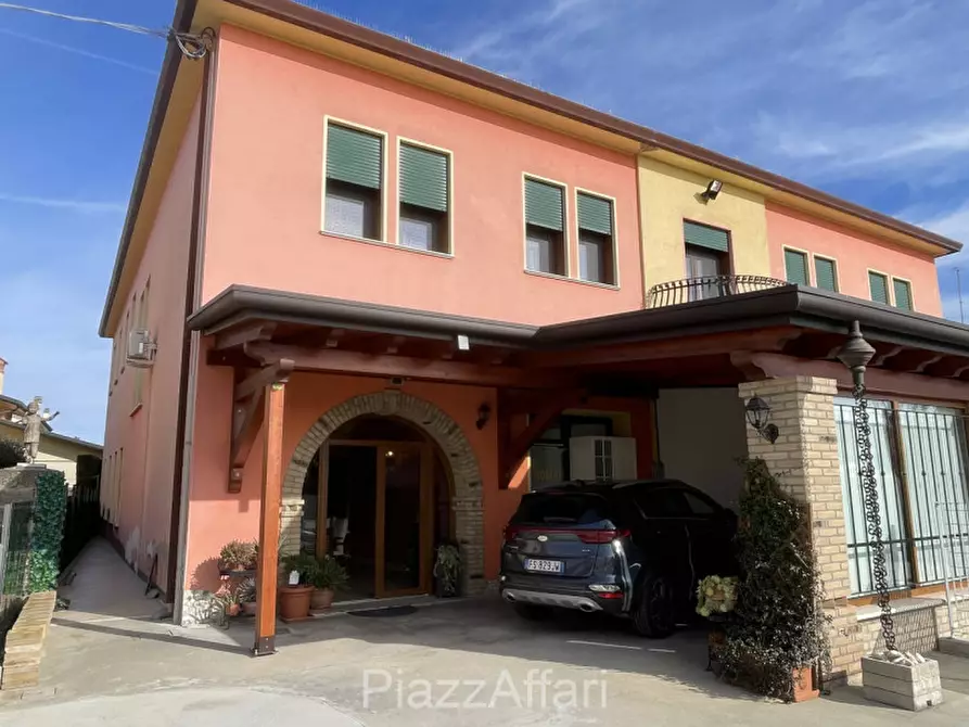 Immagine 2 di Casa indipendente in vendita  in Via Giuseppe Garibaldi a Correzzola