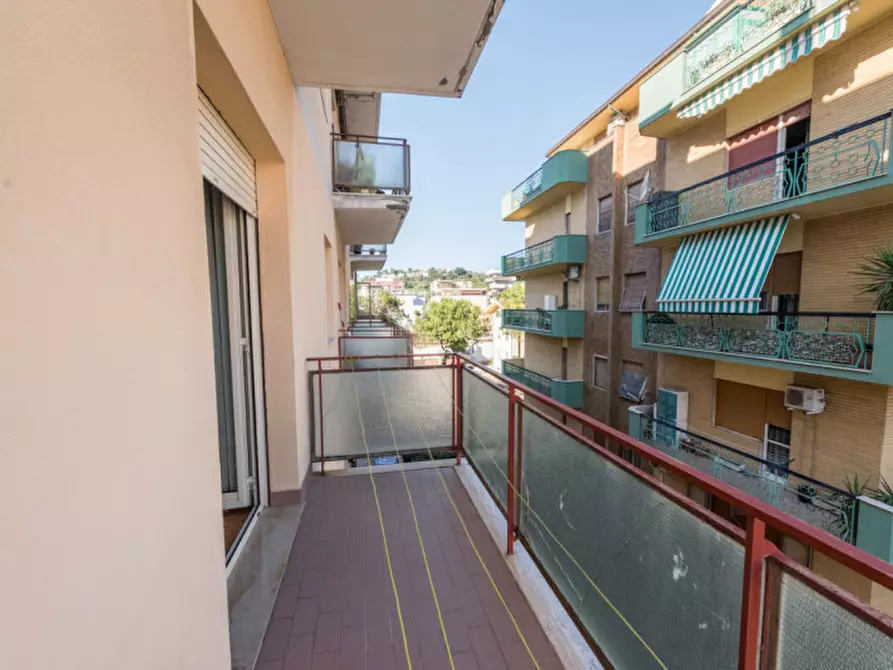 Immagine 25 di Appartamento in vendita  in Via Pietro Maroncelli a Pescara