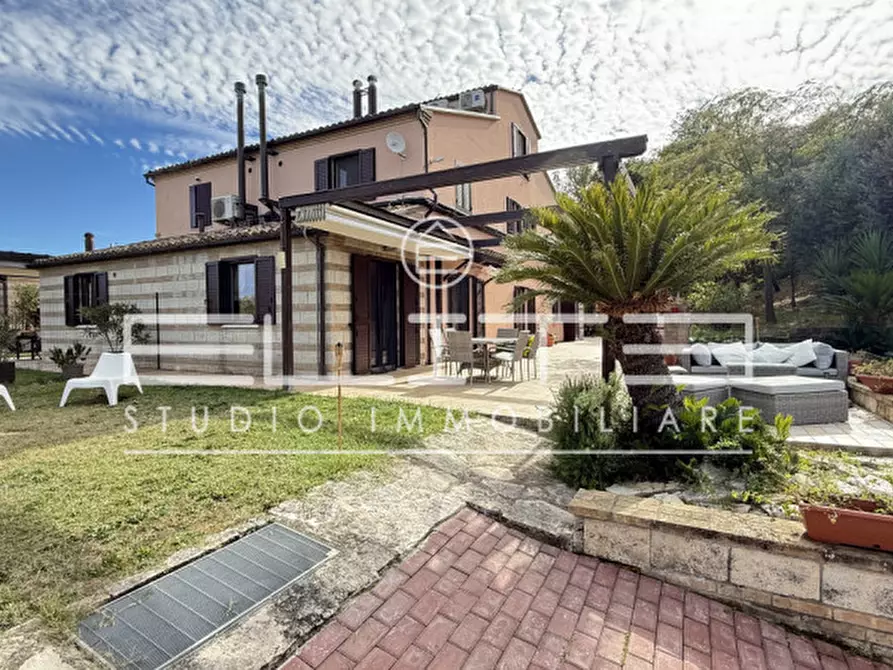 Immagine 3 di Villa in vendita  a Ancona