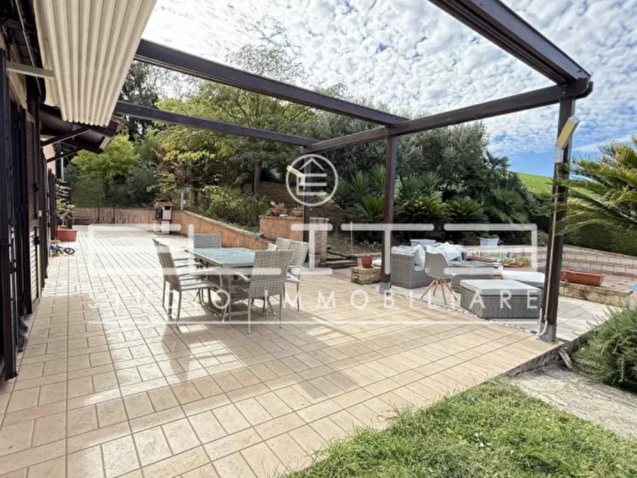 Immagine 4 di Villa in vendita  a Ancona