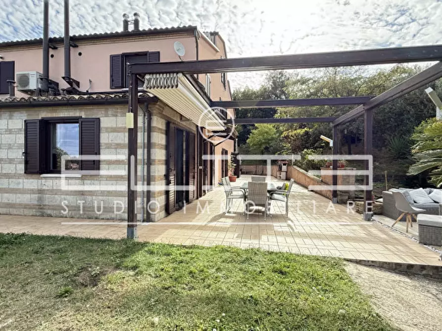 Immagine 5 di Villa in vendita  a Ancona