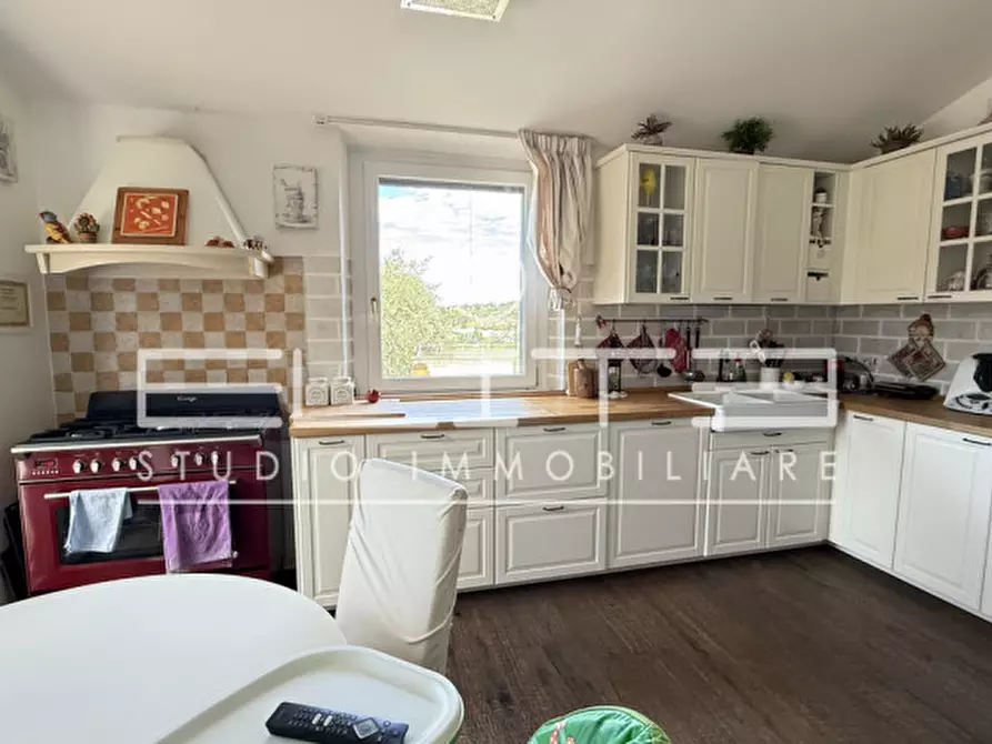 Immagine 9 di Villa in vendita  a Ancona