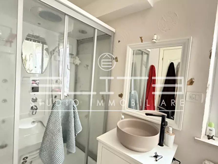 Immagine 12 di Villa in vendita  a Ancona