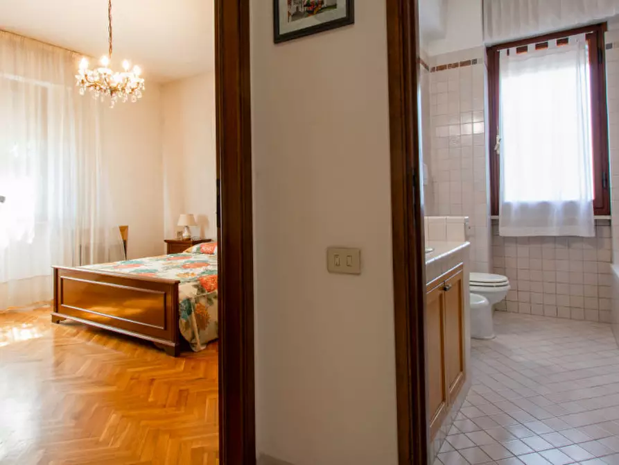 Immagine 13 di Appartamento in vendita  a Prato