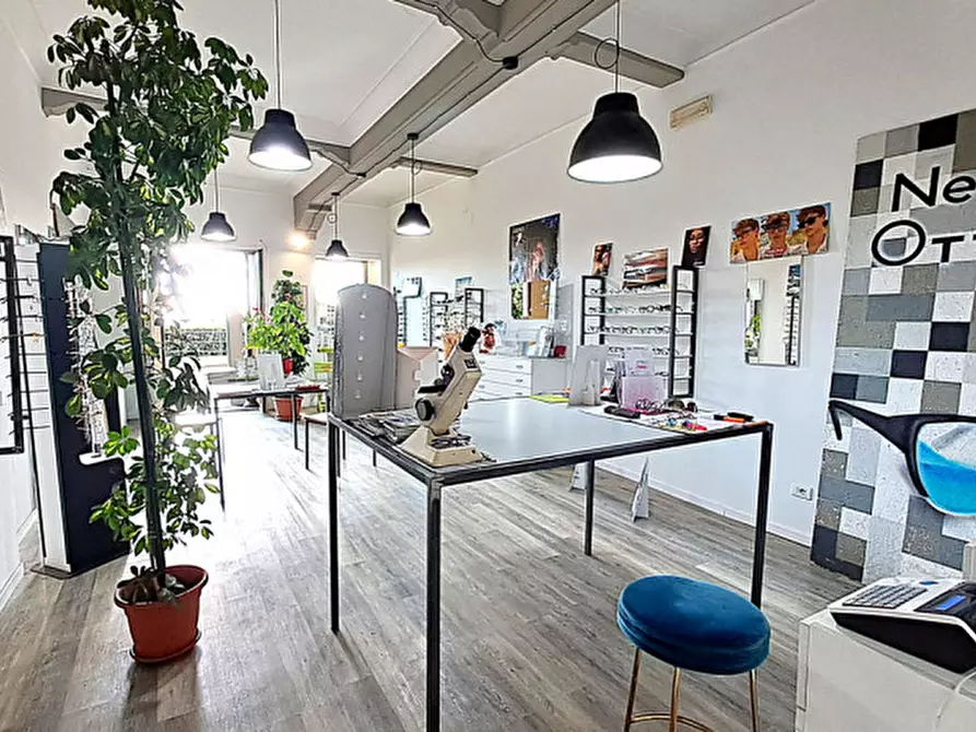 Immagine 2 di Negozio in vendita  a Passignano Sul Trasimeno