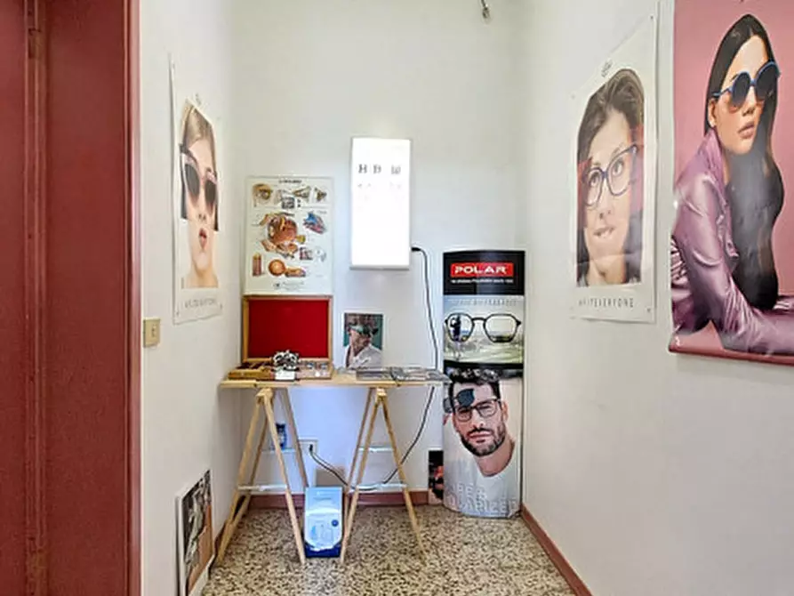 Immagine 3 di Negozio in vendita  a Passignano Sul Trasimeno