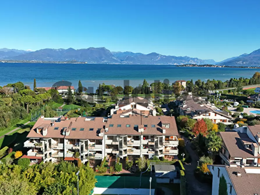Immagine 3 di Appartamento in vendita  in Via Giulio Cesare 2 a Desenzano Del Garda
