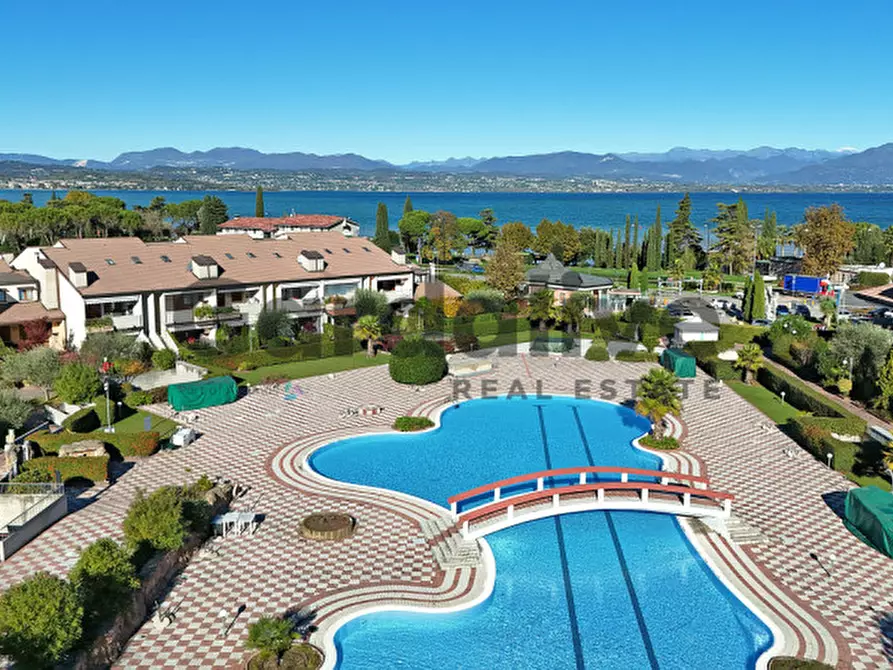 Immagine 4 di Appartamento in vendita  in Via Giulio Cesare 2 a Desenzano Del Garda