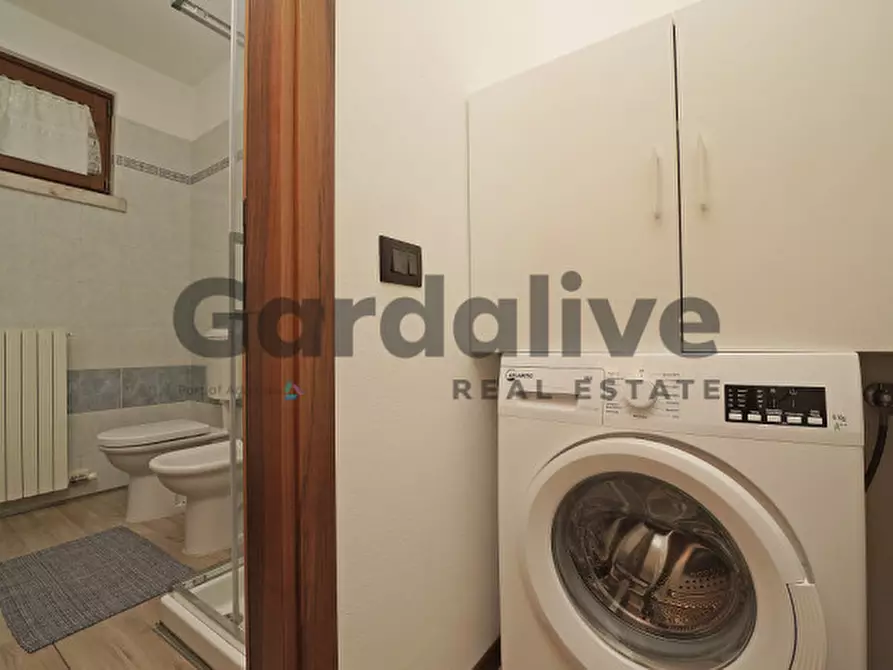 Immagine 13 di Appartamento in vendita  in Via Giulio Cesare 2 a Desenzano Del Garda