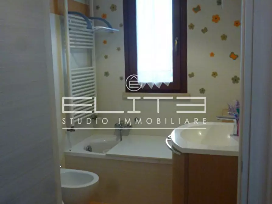 Immagine 8 di Appartamento in vendita  a Ancona