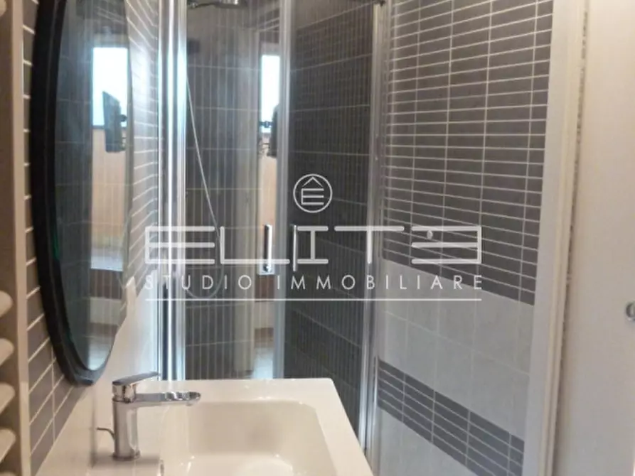 Immagine 9 di Appartamento in vendita  a Ancona