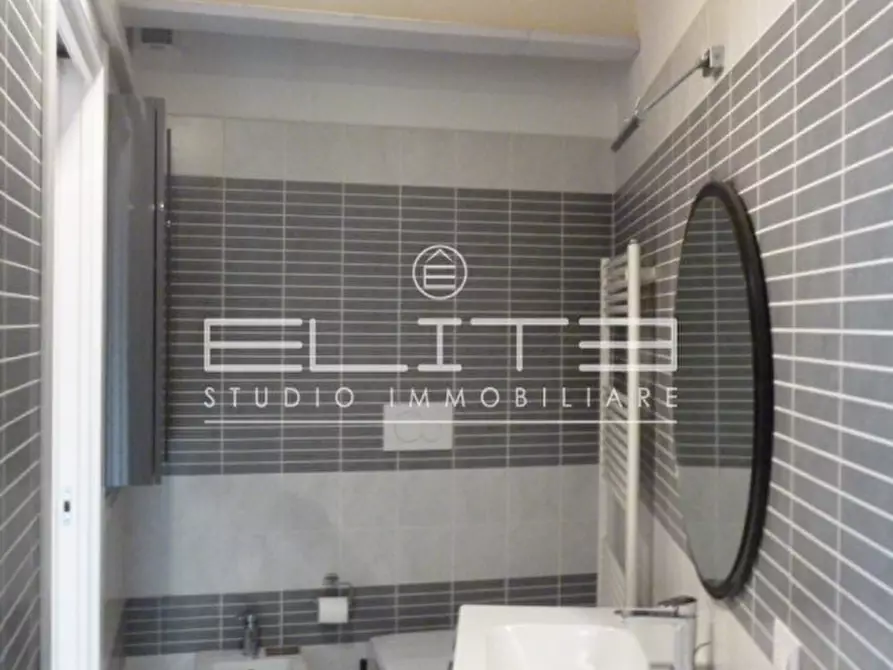 Immagine 10 di Appartamento in vendita  a Ancona