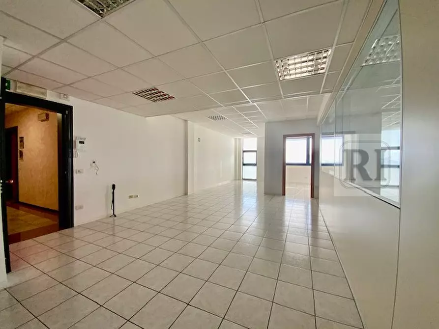 Immagine 8 di Ufficio in affitto  a Padova