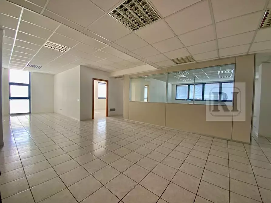 Immagine 11 di Ufficio in affitto  a Padova