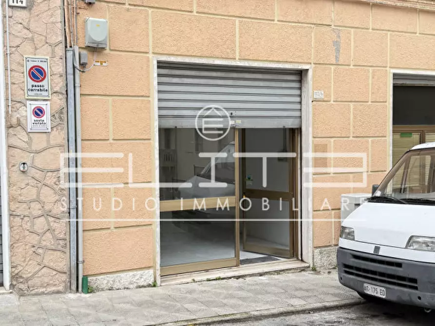 Immagine 1 di Garage in vendita  a Ancona