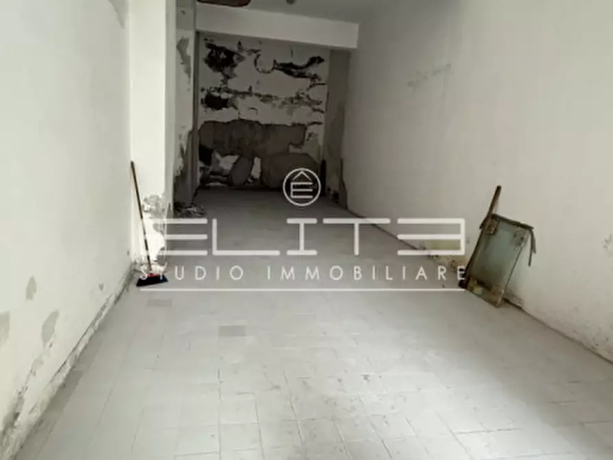 Immagine 2 di Garage in vendita  a Ancona