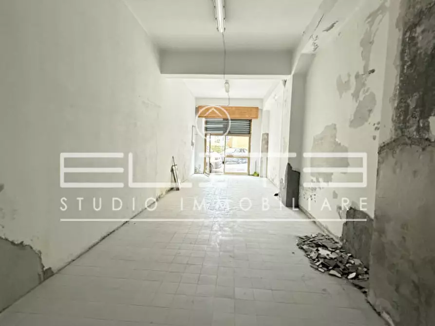 Immagine 3 di Garage in vendita  a Ancona