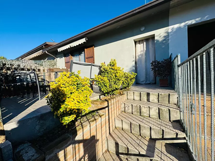 Immagine 1 di Villa in vendita  in VIA. GAETANO DONIZETTI N.9 a Calvisano