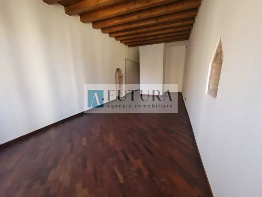 Immagine 3 di Appartamento in vendita  in piazza delle erbe, 19 a Vicenza