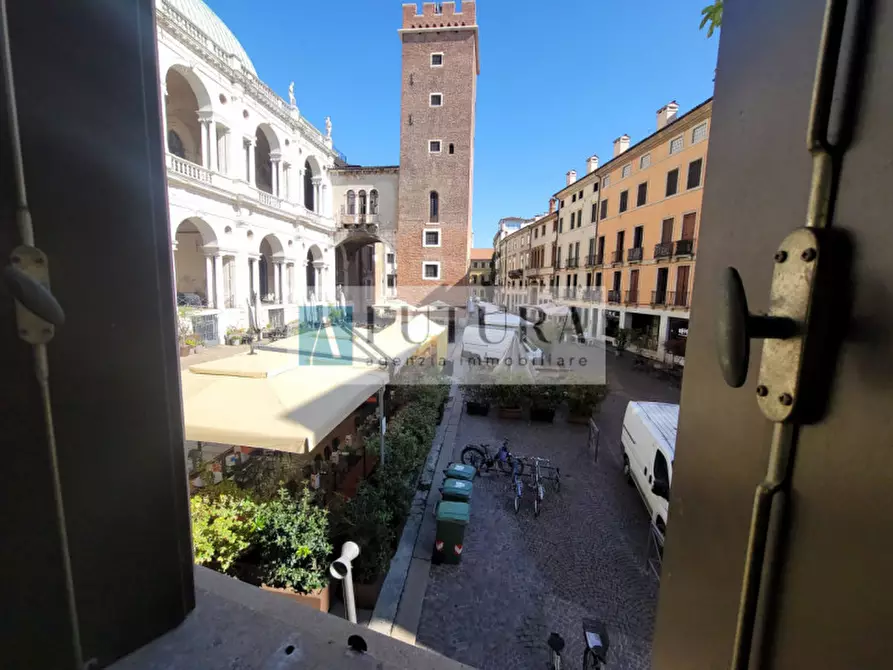 Immagine 5 di Appartamento in vendita  in piazza delle erbe, 19 a Vicenza