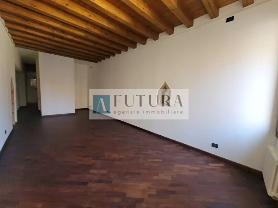 Immagine 6 di Appartamento in vendita  in piazza delle erbe, 19 a Vicenza