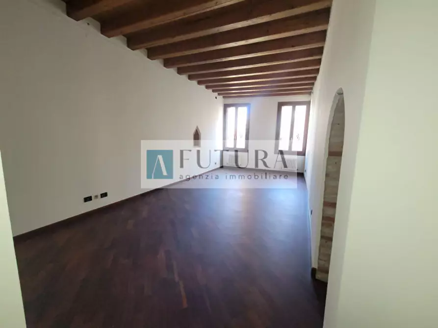 Immagine 7 di Appartamento in vendita  in piazza delle erbe, 19 a Vicenza