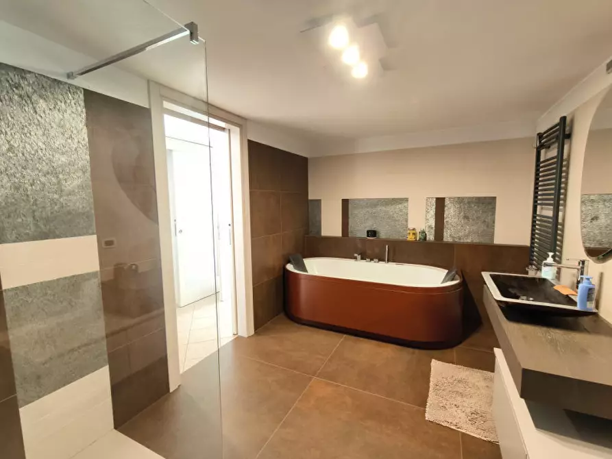 Immagine 9 di Casa bifamiliare in vendita  in Via Vincenzo Bellini a Montegrotto Terme