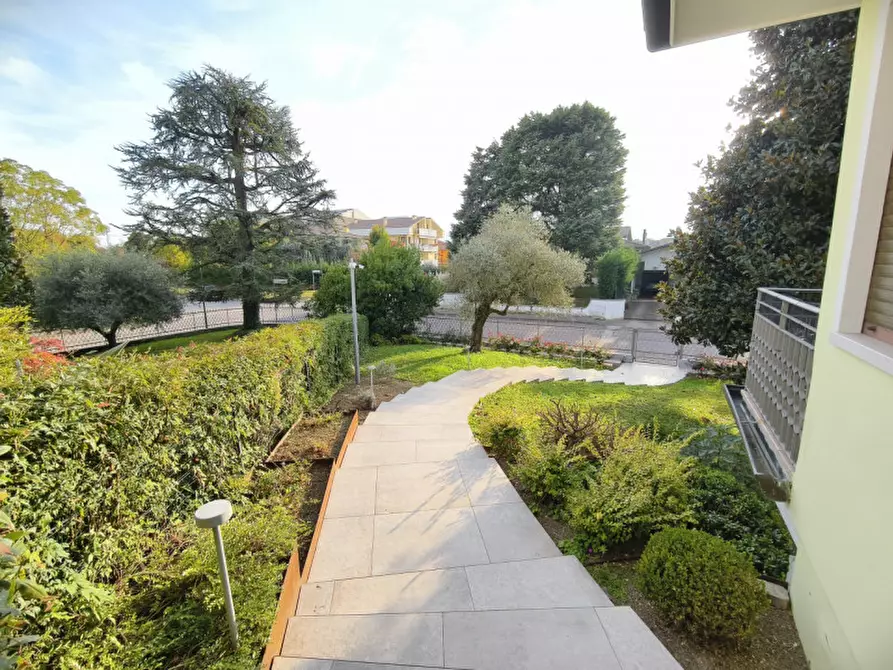 Immagine 28 di Casa bifamiliare in vendita  in Via Vincenzo Bellini a Montegrotto Terme