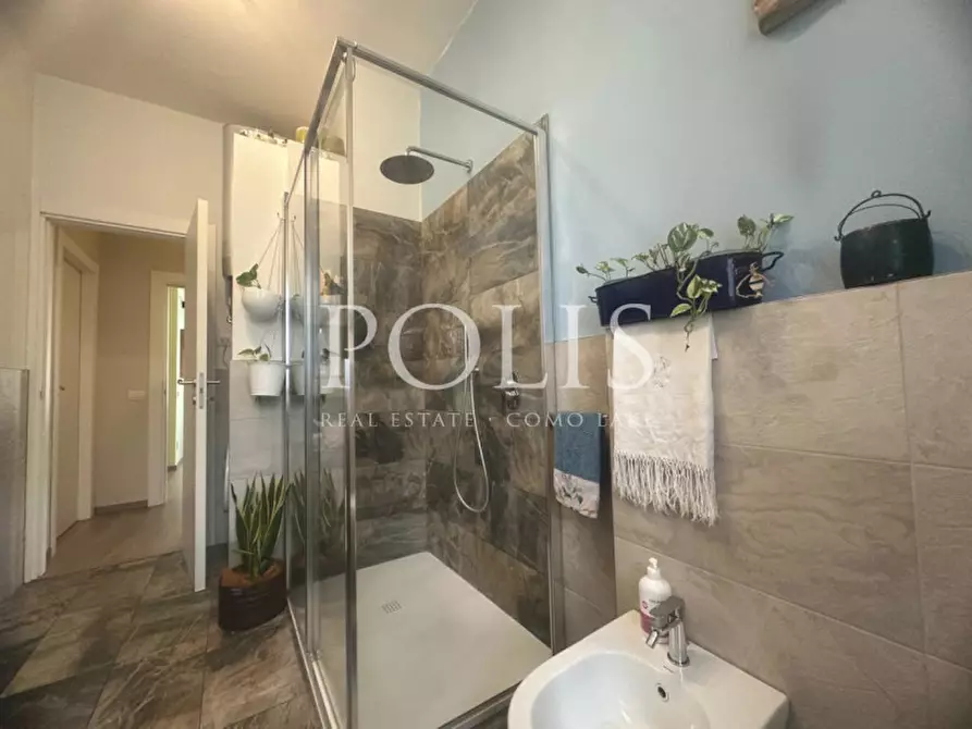 Immagine 15 di Appartamento in vendita  in Via Francesco Petrarca a Como