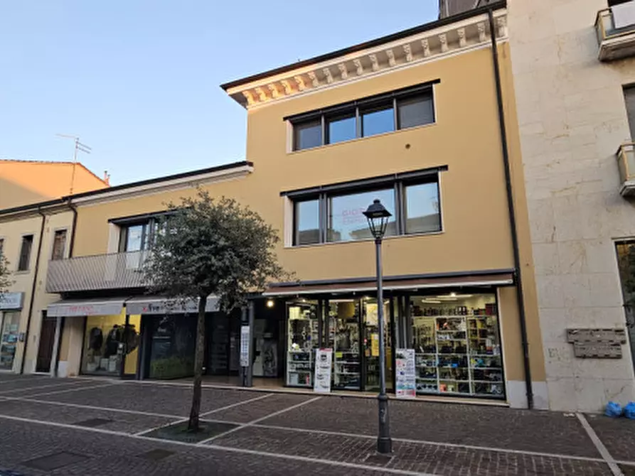 Immagine 1 di Negozio in affitto  a San Bonifacio