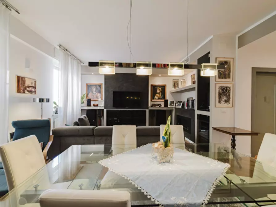 Immagine 5 di Appartamento in vendita  in Strada Luigi Carlo Farini, 71 a Parma