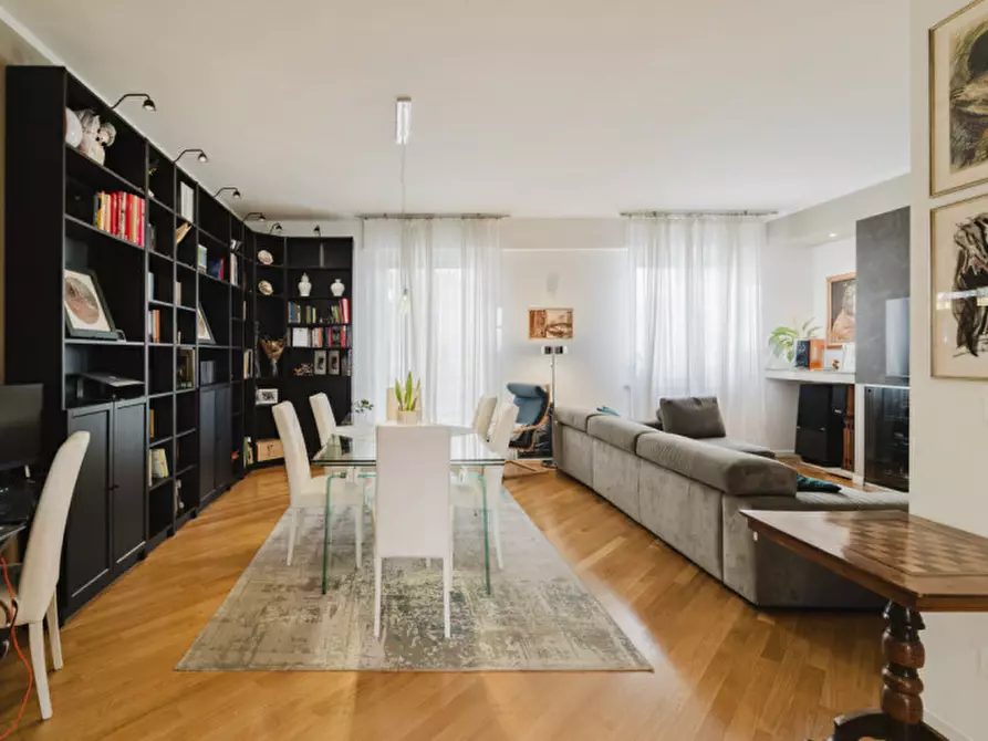 Immagine 7 di Appartamento in vendita  in Strada Luigi Carlo Farini, 71 a Parma