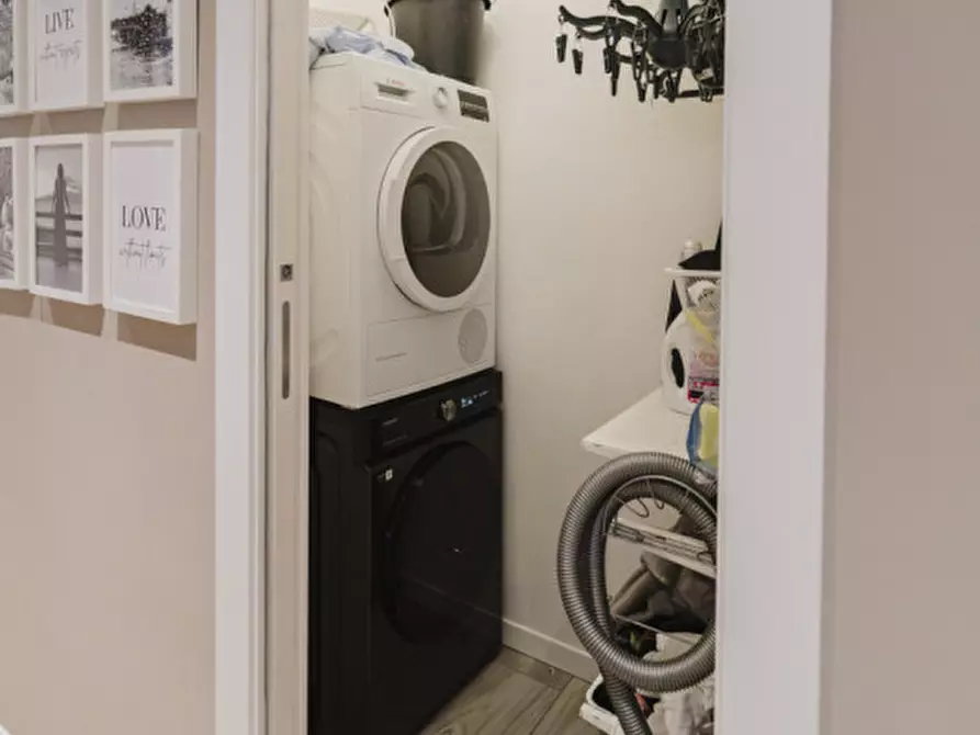 Immagine 15 di Appartamento in vendita  in Strada Luigi Carlo Farini, 71 a Parma