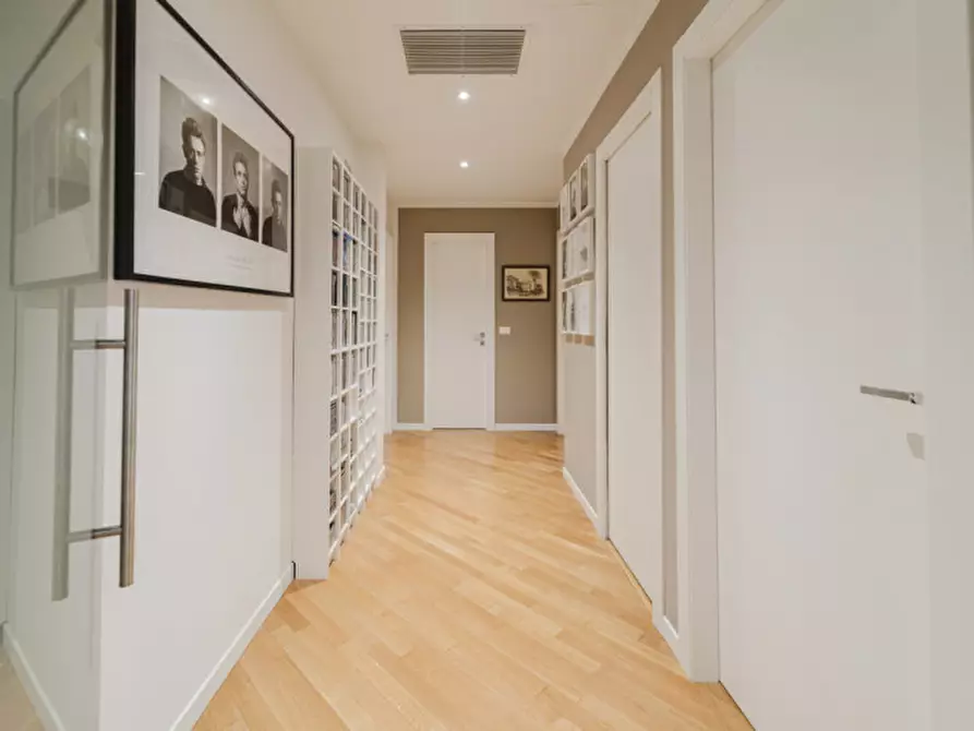 Immagine 16 di Appartamento in vendita  in Strada Luigi Carlo Farini, 71 a Parma