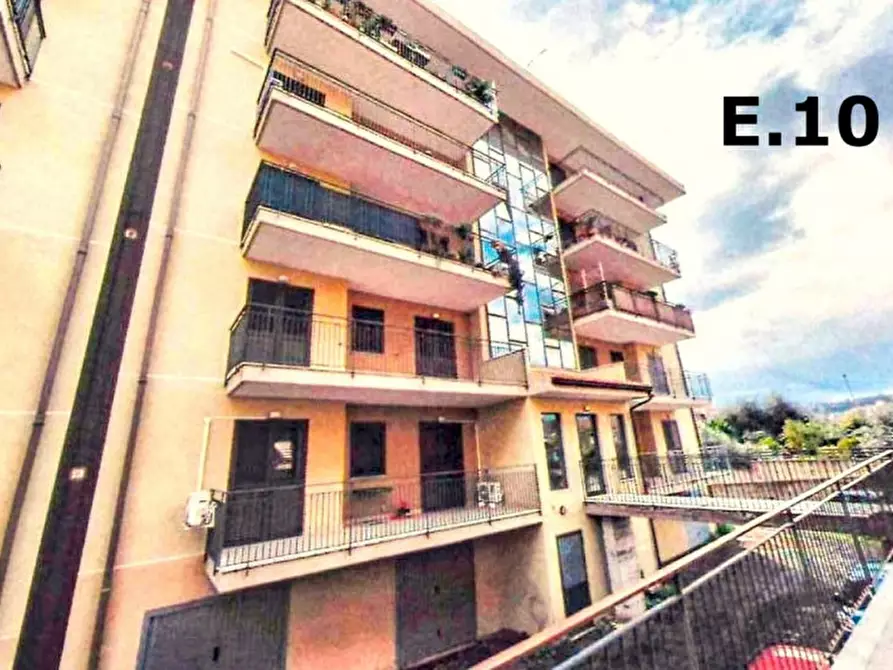 Immagine 1 di Appartamento in vendita  in Via Degli Argentieri Acesi, 6-12, 95024 Acireale CT, Italia a Acireale