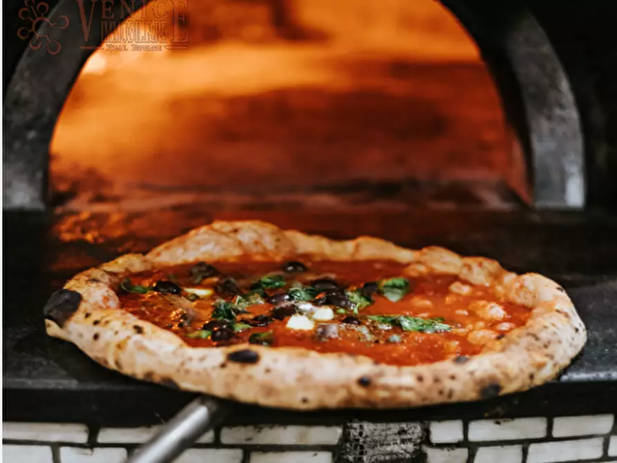 Immagine 3 di Attività commerciale in vendita  a Venezia