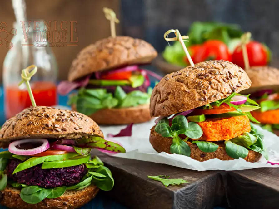 Immagine 4 di Attività commerciale in vendita  a Venezia