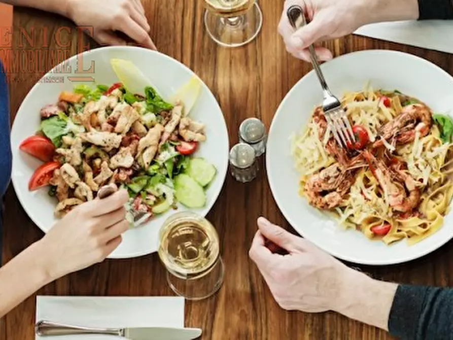 Immagine 5 di Attività commerciale in vendita  a Venezia