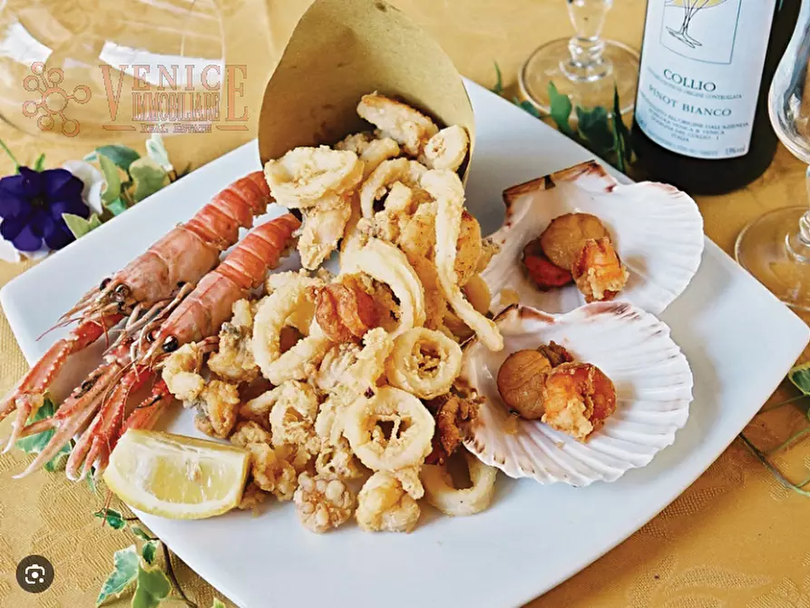 Immagine 7 di Attività commerciale in vendita  a Venezia