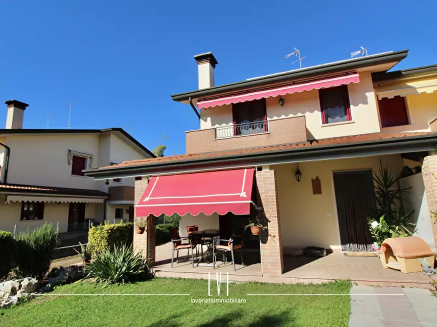 Immagine 25 di Casa bifamiliare in vendita  in via Isonzo 9 a San Donà Di Piave